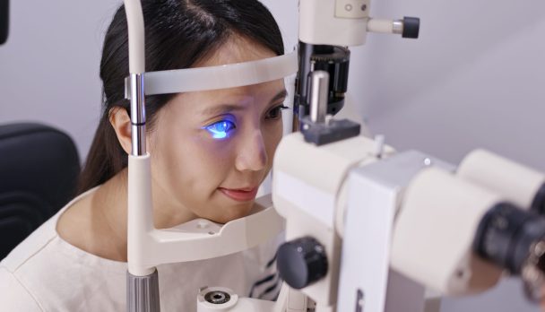 Woman,Check,On,Eye