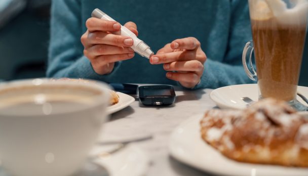 Female,Checking,Blood,Sugar,Levels.,Expected,Blood,Glucose,After,A